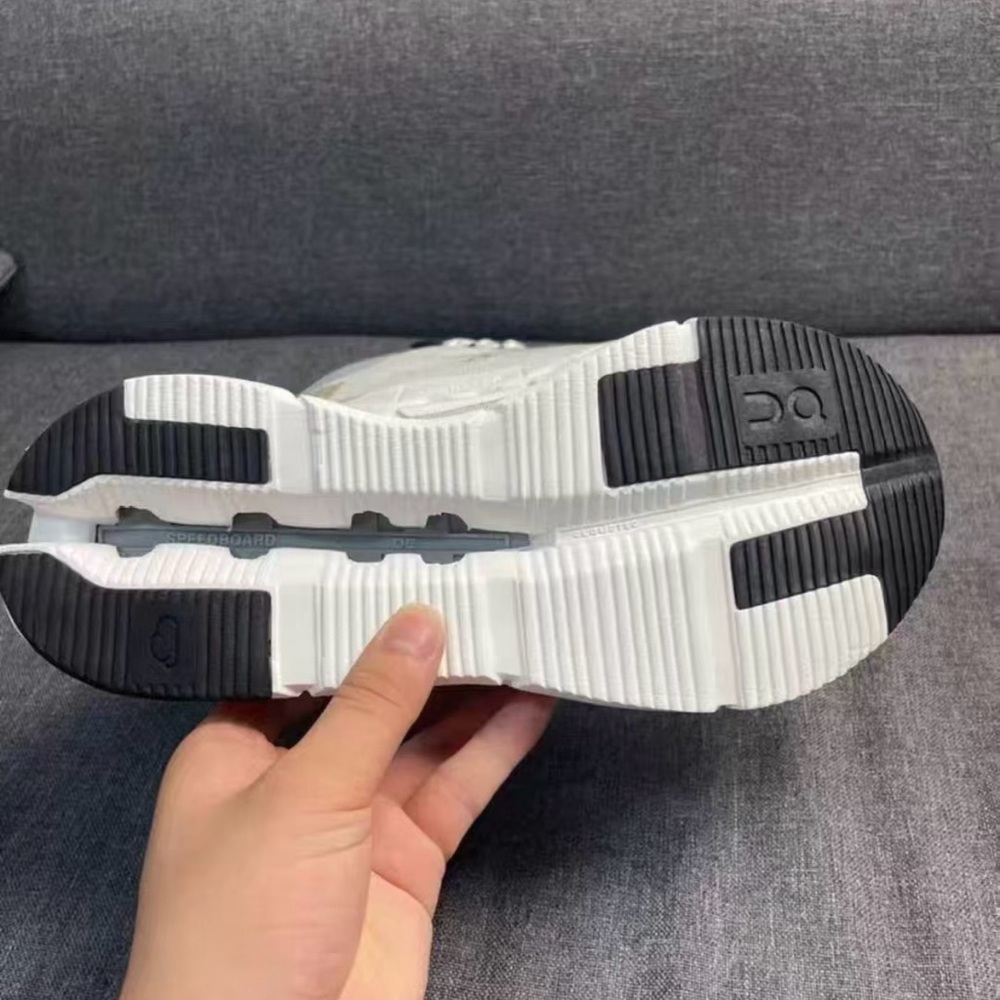 On the Cloudnova all-weather lightweight sports shoes - Picture 5 of 5